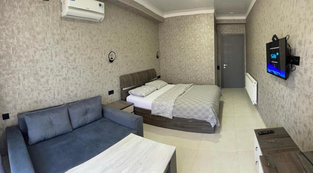 Golden Lion Hotel Koboeleti Buitenkant foto
