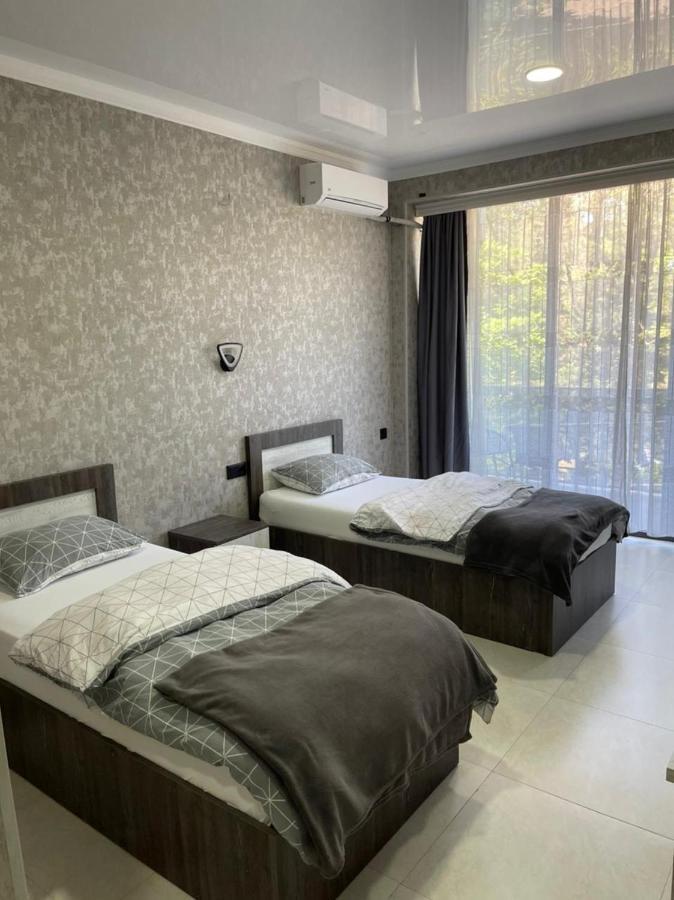 Golden Lion Hotel Koboeleti Buitenkant foto