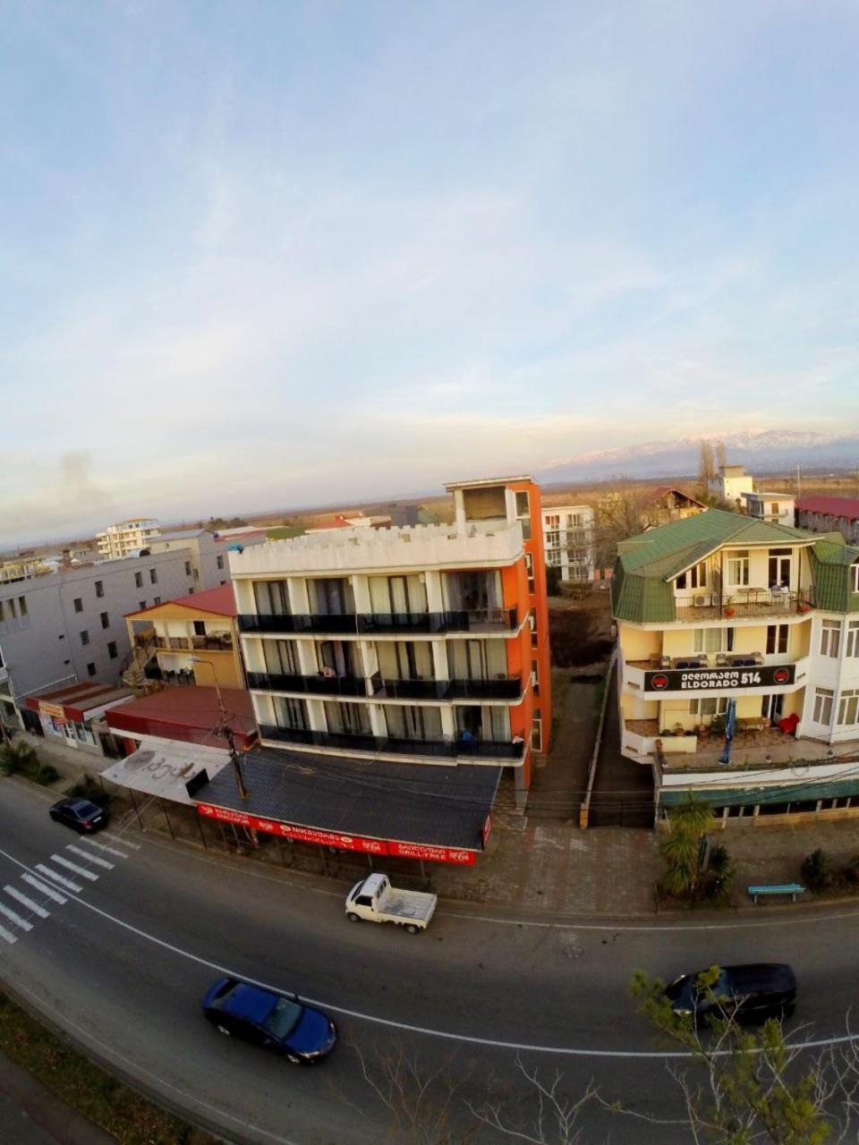 Golden Lion Hotel Koboeleti Buitenkant foto